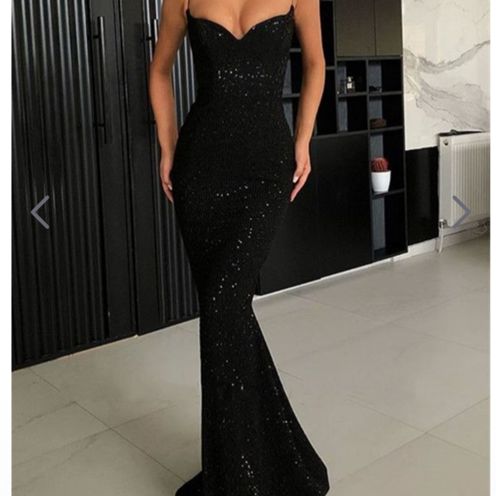 Black fitted prom/ maxi dress!